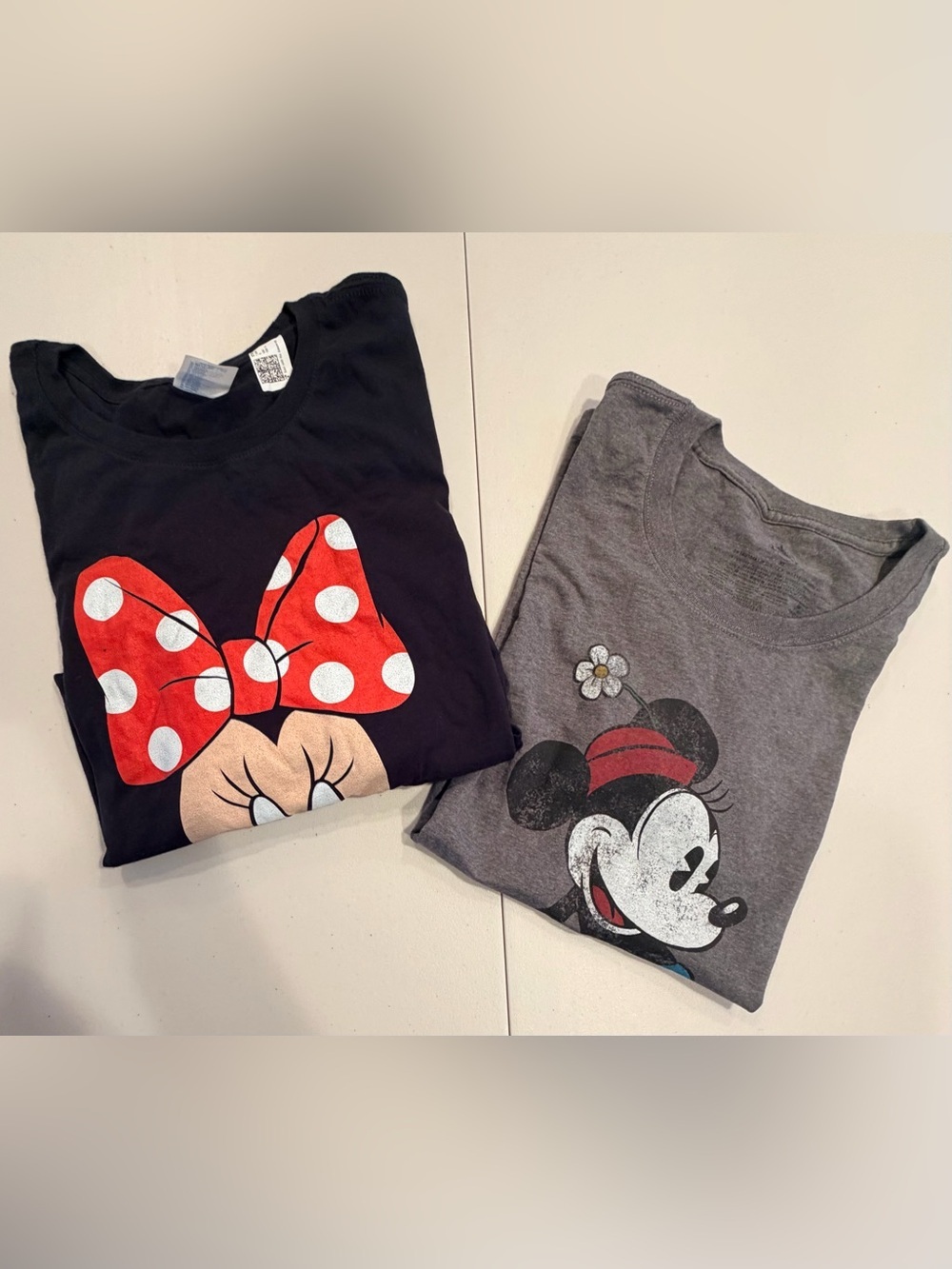 SET: Minnie Mouse | 2- ladies t-shirts. Size: XL